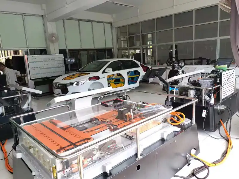 Automotive Cutaway Models factory1